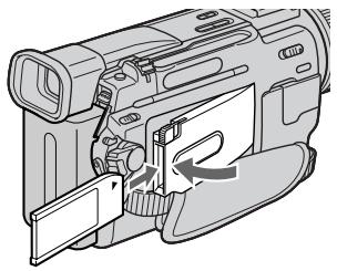 SONY DCR-TRV11E - Установка "Memory Stick" - 1