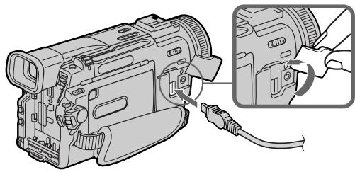 SONY DCR-TRV11E - Подсоединение к сетевой розетке - 1