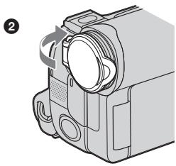 SONY DCR-TRV14E - Fixation du capuchon d'objectif fourni - 1
