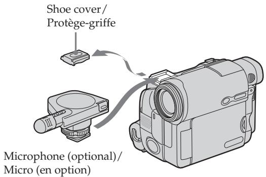 SONY DCR-TRV22E - Raccordement du micro (en option) à la griffe porte-accessoires intelligente - 1