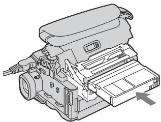 SONY DCR-TRV22E - Inserting the cassette - 3
