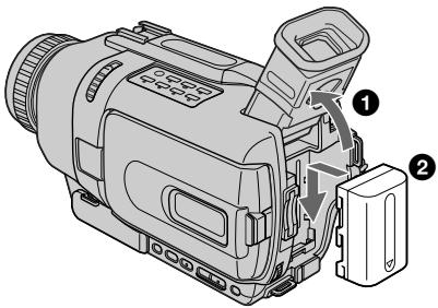SONY DCR-TRV240E - Установка батарейного блока - 1