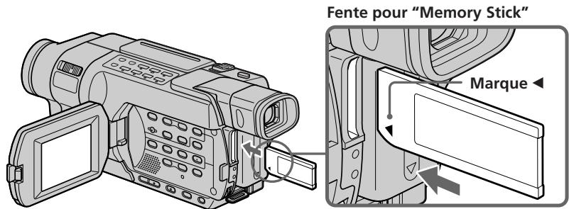SONY DCR-TRV245E - Insertion d'un "memory stick" (p. 158) - 1