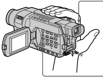 SONY DCR-TRV245E - Contrôle de l'affichage d'images fixes sur l'écran LCD (p. 202) - 1