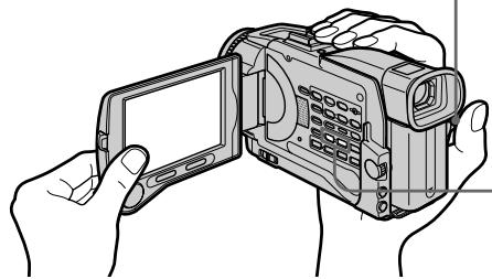 SONY DCR-TRV30E - Контроль воспроизводимого изображения на экране ЖКД (стр. 39) - 2