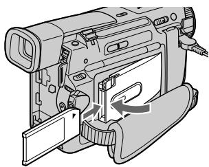 SONY DCR-TRV8E - Установка Memory Stick - 1