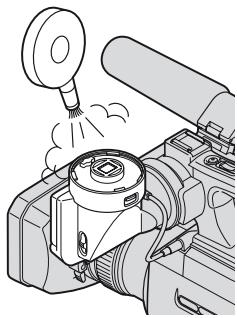 SONY HVR-HD1000U - À l'aide d'une soufflette, enlever la poussière de l'intérieur du viseur et de la pièce illustrée ci-dessous. - 1