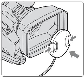 SONY HVR-HD1000U - Fixation du capuchon d'objectif - 1