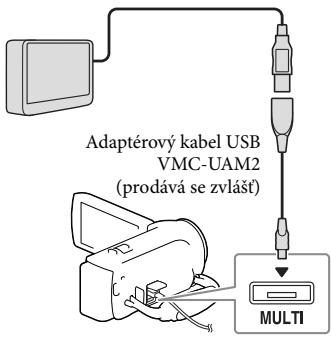 SONY HDR-PJ650 V - Připojte externí zařízení médií k videokameře pomocí adaptérového kabelu USB (prodává se zvlášť). - 1
