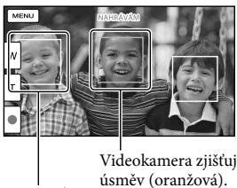 SONY HDR-PJ650E - Automatické zachycení úsměvu (Snímání úsměvu) - 1