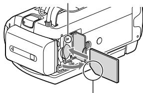 SONY HDR-PJ260 - Ouvrez le cache et insérez la carte mémoire jusqu'à ce qu'elle s'enclenche. - 1