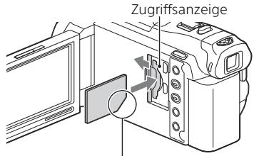 SONY HDR-PJ810EB - Einsetzen einer Speicherkarte - 1