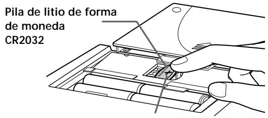 SONY RM-TP503 - Inserción de las pilas en el mando a distancia - 3