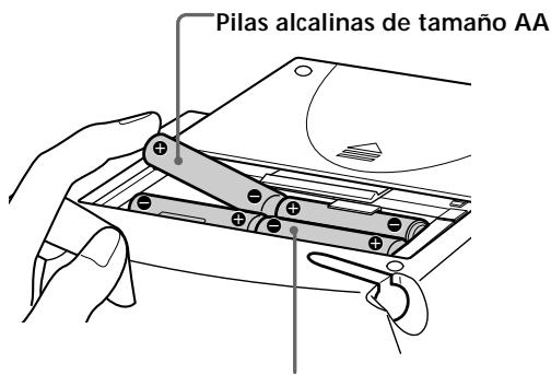 SONY RM-TP503 - Inserción de las pilas en el mando a distancia - 2