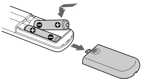 SONY CDP-XB930E - Inserción de pilas en el mando a distancia - 1