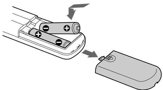 SONY CDP-XE520 - Inserción de pilas en el mando a distancia (sólo CDP-XE520 y CDP-XE320) - 1