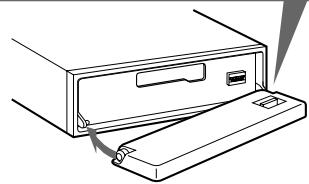 SONY XR-C5300RV - Fijación del panel frontal - 2