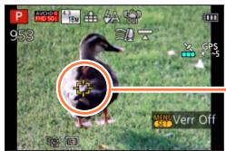 PANASONIC LUMIX DMC-TZ60 - Alignez le cadre de la recherche MPA sur le sujet et enfoncez la touche d'obturateur à mi-course - 1