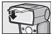 PANASONIC LUMIX DMW-FL360LE - Dégagez le diffuseur en le glissant et placez-le sur la tete du flash. - 1