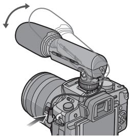 PANASONIC LUMIX DMW-MS1E - Glissez l'appareil dans la griffe porte accessoire de l'appareil photo numérique, en vous assurant qu'il est complètement inséré. - 3