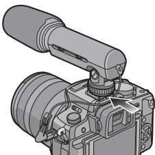 PANASONIC LUMIX DMW-MS1E - Faites glisser le microphone sur la griffe porte-accessoires de l'appareil photo jusqu'à ce qu'il soit complètement inséré. - 1