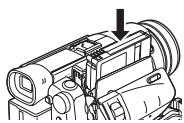 PANASONIC NV-GS24 - Insertion de la cassette - 2