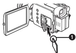 PANASONIC NV-GS24 - Insertion de la carte - 2