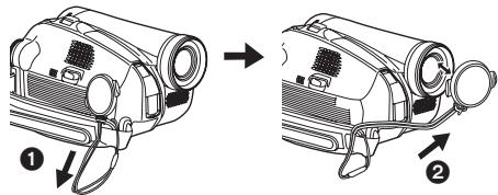 PANASONIC NV-GS60EG - Anbringen des Objektivdeckels - 2