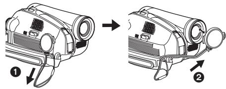 PANASONIC NV-GS60EG - Installazione del copriobiettivo - 2