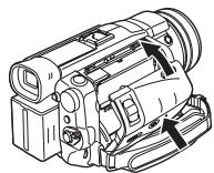 PANASONIC PV-GS400 - Inserting a Cassette - 4