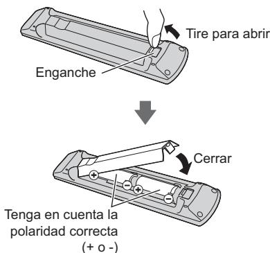 PANASONIC TX-55AS640E - Instalación / extracción de las pilas - 1