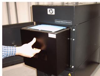 HP DESIGNJET 9000S - Einsetzen der neuen Filter - 1