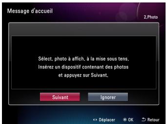 Message d'accueil 2.Photo Sélect, photo à affich, à la mise sous tens. Insérez un dispositif contenant des photos et appuyez sur Suivant. Suivant Ignorer Déplacer OK Retour