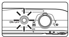 NIKON COOLPIX S3500 - L'appareil photo s'allume automatiquement. - 1