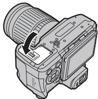 FUJIFILM X-S1, XS1 - Fermez le couvercle du compartiment des piles. - 1