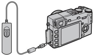 FUJIFILM X-E1 - Utilisation d'une télécommande filaire - 1