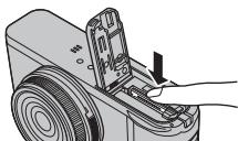 FUJIFILM X100S - Retrait de la batterie et de la carte mémoire - 2