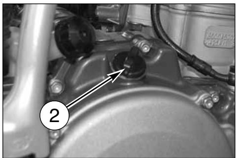 HUSQVARNA SMR 530 R - CONTROLE DU NIVEAU DE L'HUILE - 1
