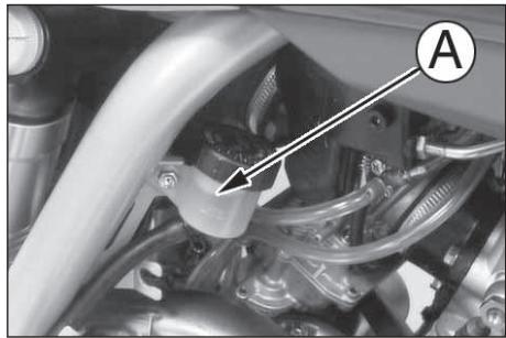 HUSQVARNA TC 250 - To replace the fluid, proceed as follows: - 9