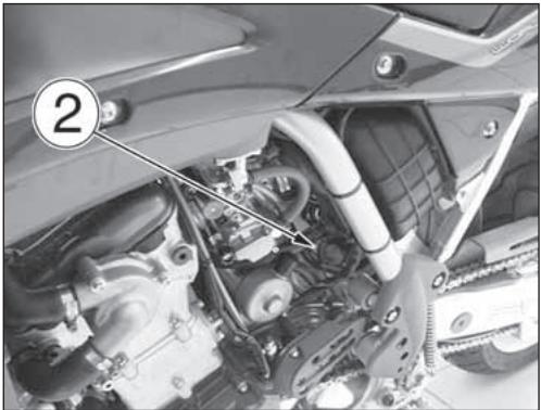 HUSQVARNA TC 250 - CONTROLE DU NIVEAU REFRIGERANT - 2