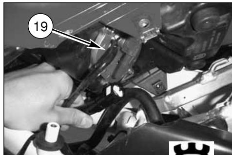 HUSQVARNA TC 450 - UBICAZIONE COMPONENTI ELETTRICI (TE-SMR) - 11