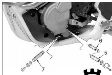 HUSQVARNA TXC 250 - MOTOROLWECHSEL UND NETZFILTER-FILTER-EINSATZE REINIGUNG UND WECHSEL - 3