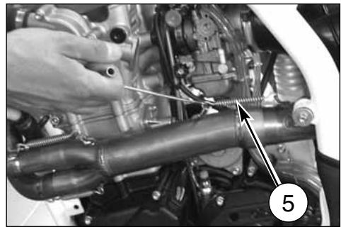 HUSQVARNA TXC 250 - Note*: If silencer or exhaust are difficult to remove, help to slide them apart by tapping gently with a rubber or plastic hammer. - 1