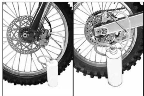 HUSQVARNA TXC 250 - To replace the fluid, proceed as follows: - 4