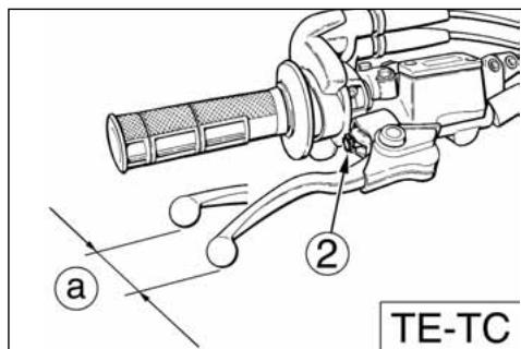HUSQVARNA TXC 250 - STEUERHEBELEINSTELLUNG UND STANDKON- TROLE DER BREMSFLUSSIGKEITN FÜR DIE VORDERRADBREMSE - 4