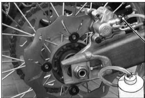 HUSQVARNA WR 125 - PURGA INSTALLACION FRENANTE TRASERA - 4