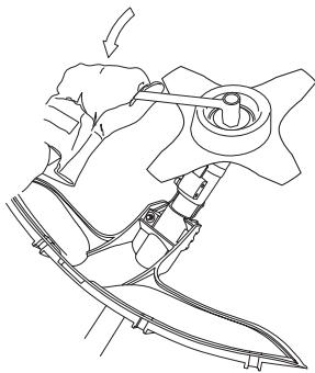 HUSQVARNA 235 R - Monteren van bladbeschemkap,   maaiblad en maaimes - 4