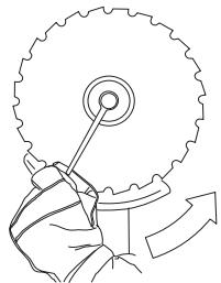 HUSQVARNA 235 R - Montage du protège-lame et de la lame d'éclaircissage - 5