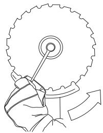 HUSQVARNA 235 R - Monteren van bladbeschemkap en zaagblad - 5