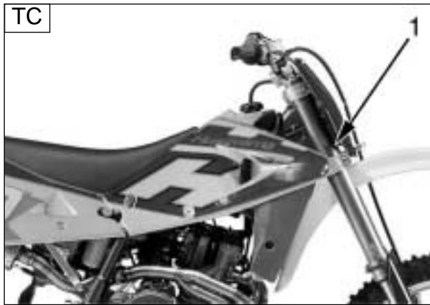 HUSQVARNA SM 400-450 R - Check distance between electrodes using a thickness gauge, and adjust distance "A" according to the type of spark plug, as shown on page 28 - 1